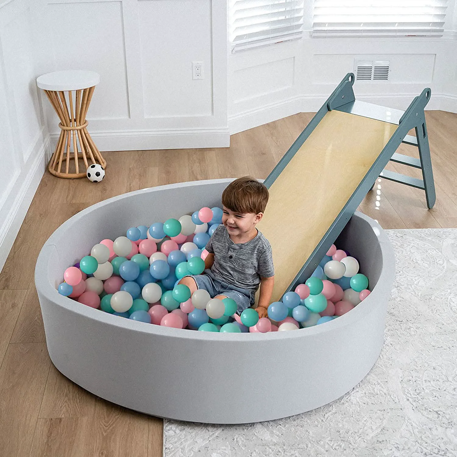 Advanced Large Foam Ball Pit with 400 Balls - Climber Not Included High-End