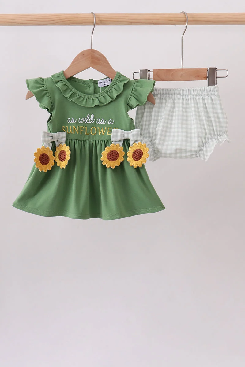 World-Class Green Sunflower Applique Ruffle Bloomer Set Solid