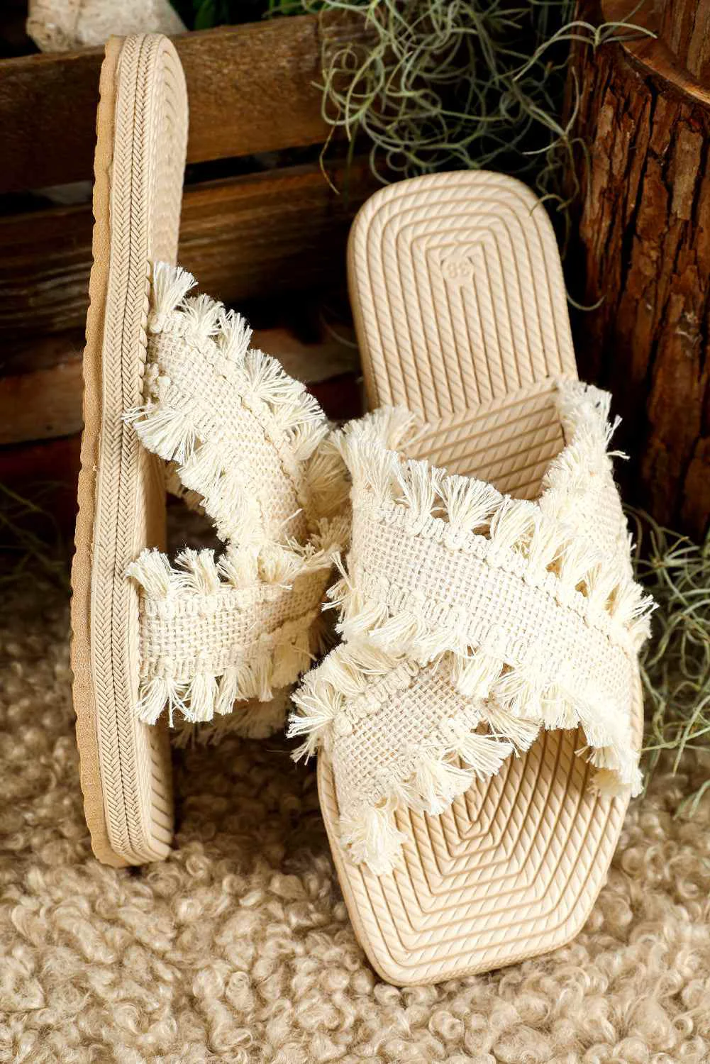 Fashionable Threaded Pear Vada Tassel Woven Crossed Straps Flat Slippers Durable