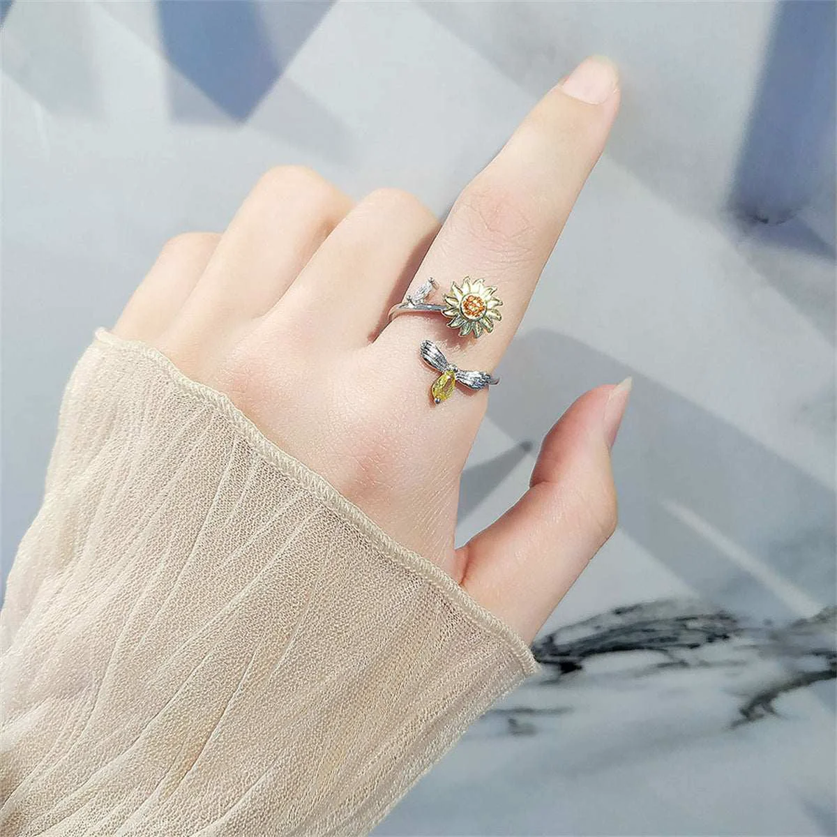 Pure Yellow Crystal Red Cubic Zirconia Rotatable Sunflower Bee Bypass Ring Quality