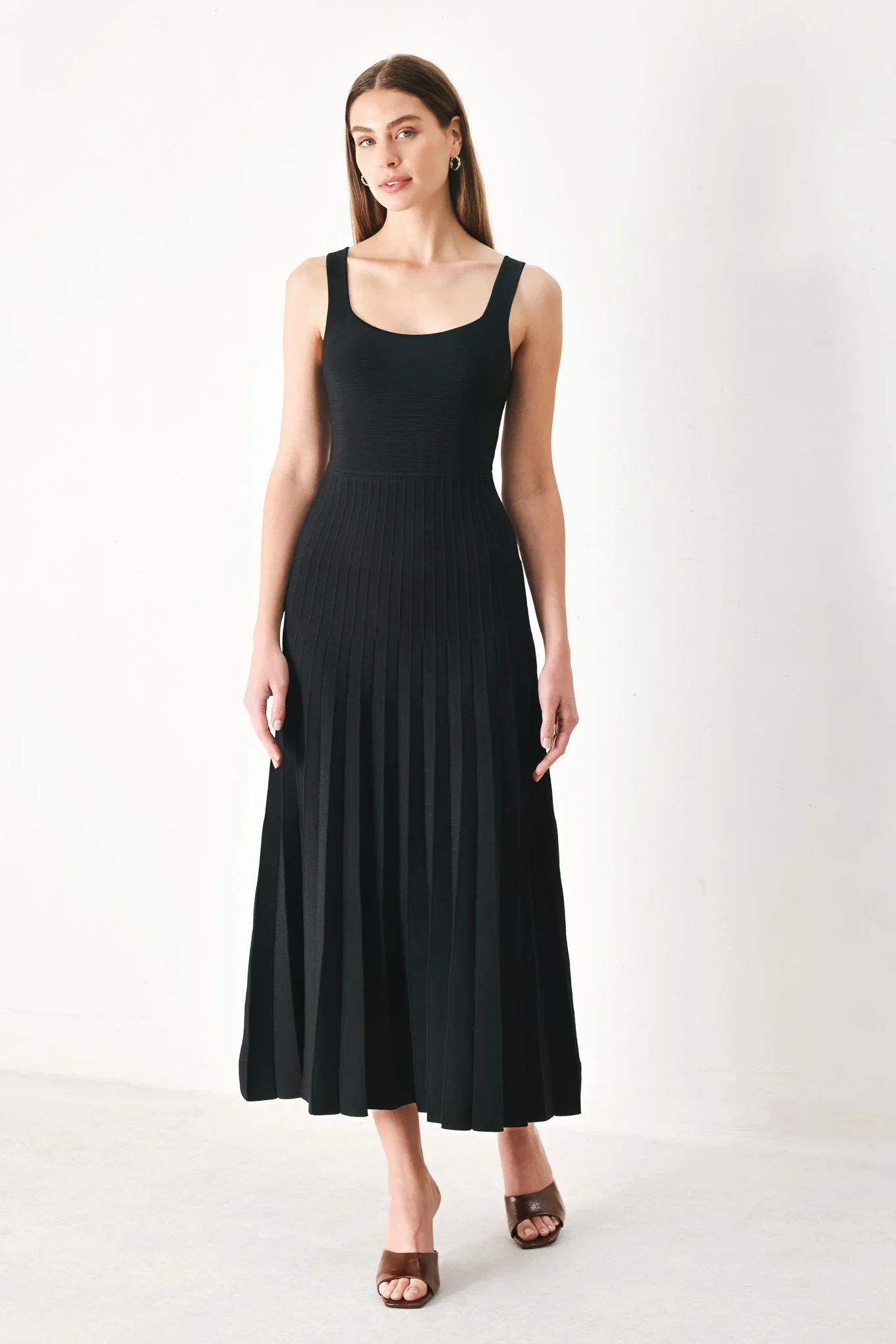 Trusted Mono Form Sweater Knit Midi Dress Smooth