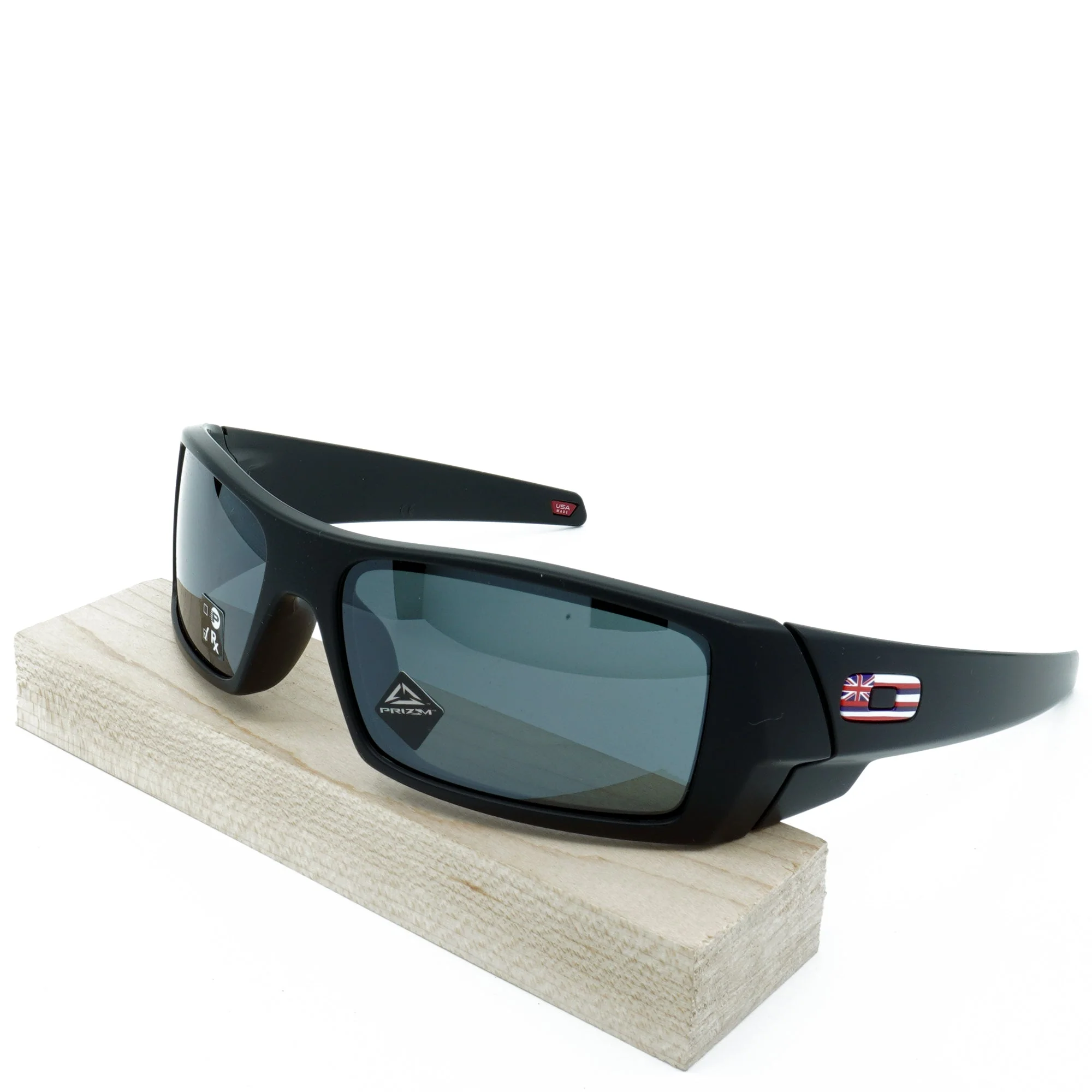 World-Class Oakley Men's Gascan Sunglasses Elegant